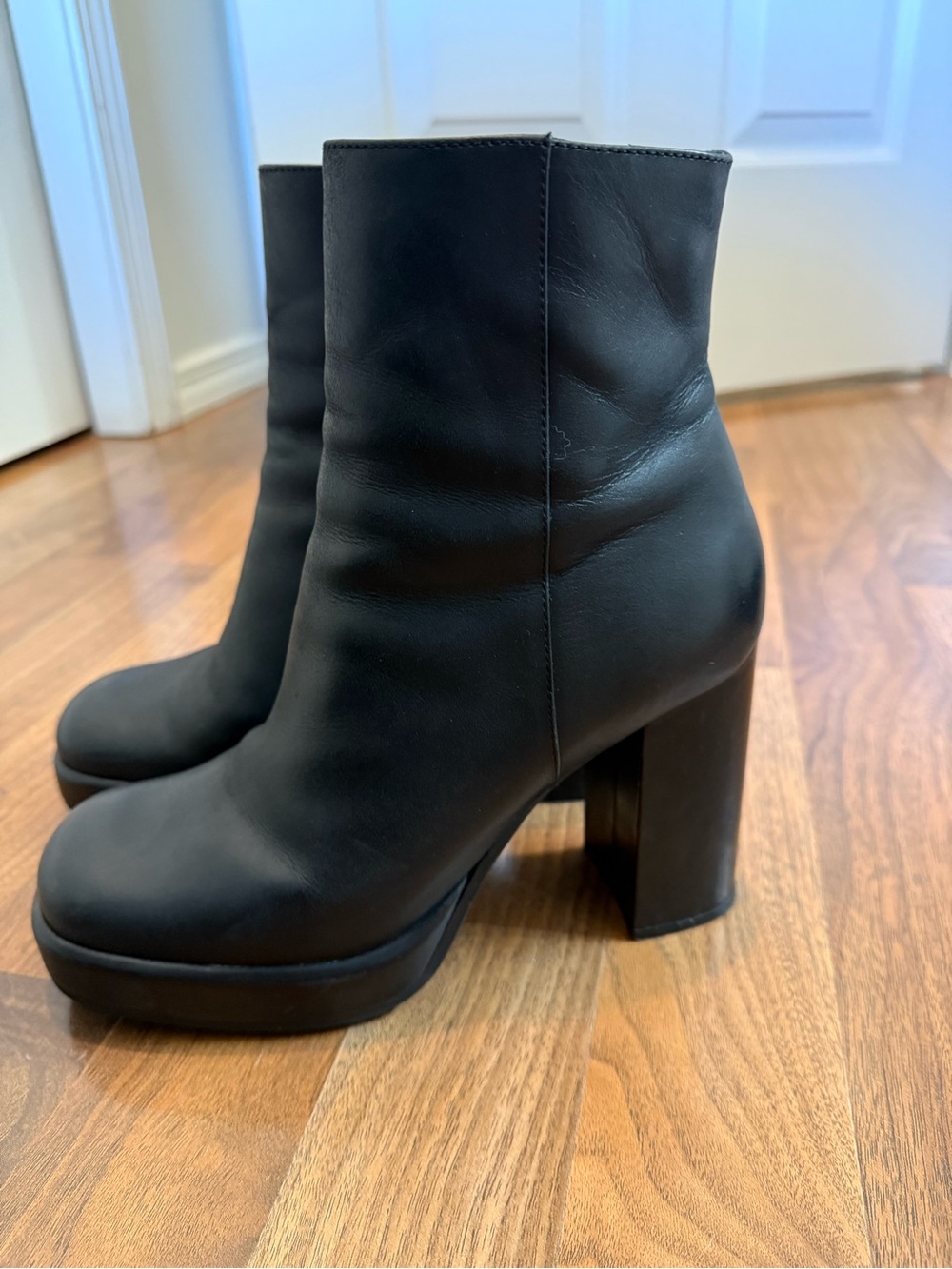 Jeffrey Campbell Black Platform Ankle Boots - Picture 5 of 6
